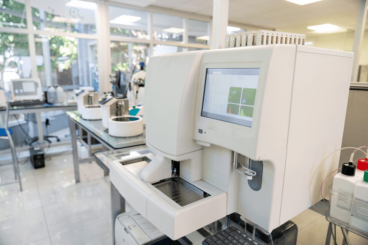 Modern lab analyzer machine